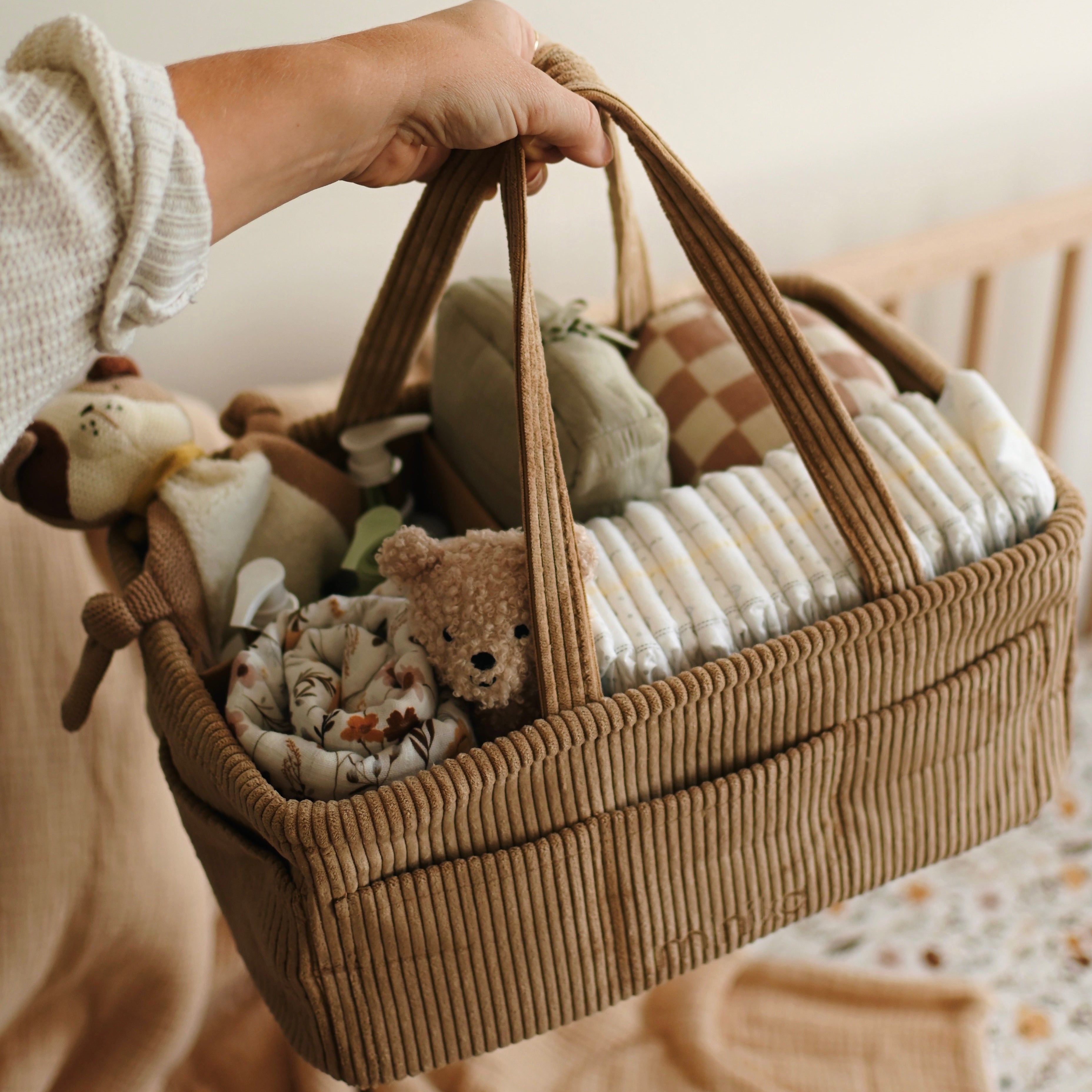 Panier organisé avec essentiels pour bébé